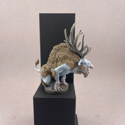 IMG-20250508-WA0009.jpg Diorama stand with removable backdrop