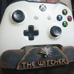 witcher1.jpg Base para control xbox THE WITCHER