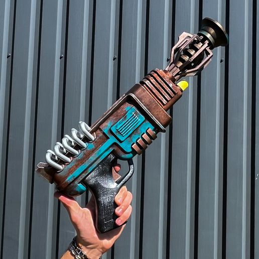 Recharger-Pistol-Replica-–-Fallout-New-Vegas-Blasters4Masters-2.jpg Recharger Pistol Fallout New Vegas Prop Replica