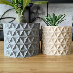 IMGMax_20220909_130439.jpg STL file Tradicional Triangle Plant Pot and planter - Vase mode・3D print design to download