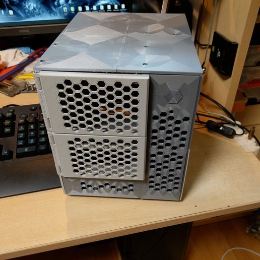 IMAG3501.jpg Netzwerkspeicher für 4x3,5" Schächte (NAS)