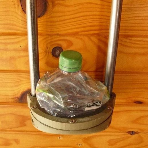 P004.JPG Compactador de botellas y latas