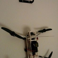 IMG_20150907_163616.jpg einfache Wandhalterung für Quadcopter der Größe 250