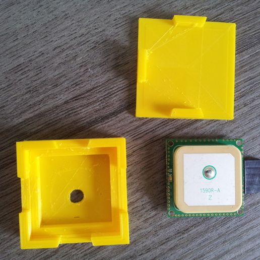 2012-03-17_13.11.18_display_large.jpg Case for GPS module LS20031