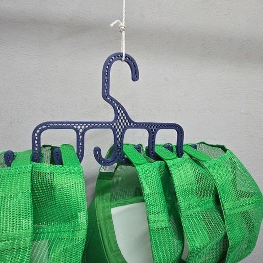 15b7ff32-5af6-4111-9594-be4a46c1807f.jpg Space-Saving Cap Hanger - No Supports