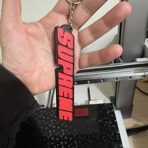 🗝️ Supreme keychain・ STL File for 3D printing・Cults