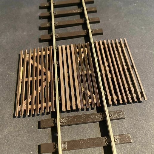 152926834_416319332793241_4737235171655742070_n.jpg WOODEN ANTI TRESPASS PANELS 90 DEGREE CROSSING 7MM SCALE O GAUGE MODEL RAILWAY