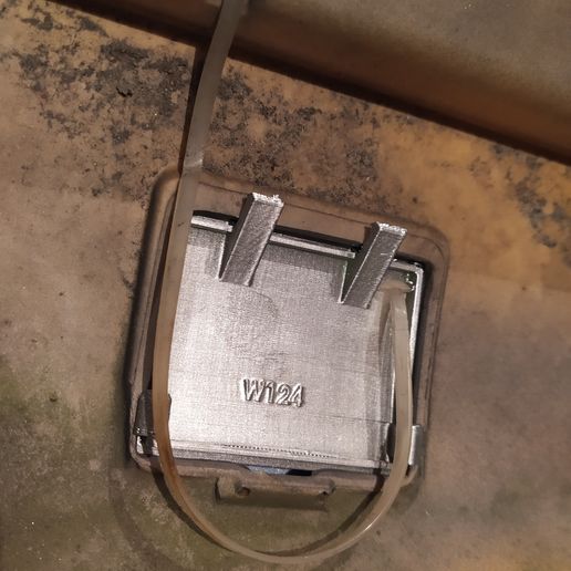 IMG_20210509_104151.jpg MERCEDES W124 CAR JACK COVER