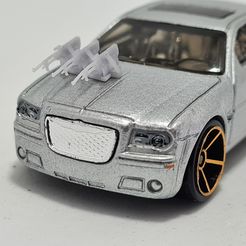 20230726_132813.jpg STL file Death Race Mortal Race FN Mag Machine Guns Guns Chrysler 300 C Guns 1/64・3D print model to download