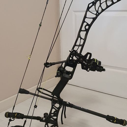 20230415_172326.jpg Mathews compound bow legs