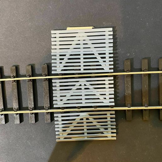 153536236_274658850944967_7740602913748279515_n.jpg WOODEN ANTI TRESPASS PANELS 90 DEGREE CROSSING 7MM SCALE O GAUGE MODEL RAILWAY
