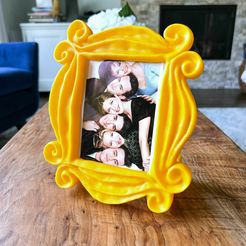 20220912_230254912_iOS-1.jpg Free STL file Friends Yellow Peephole Picture Frame・3D print model to download, SaraPrints3D