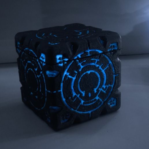 Dice box
