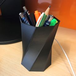 Pen_holder_upload.jpg Archivo STL gratis Portabolígrafos・Objeto para impresora 3D para descargar