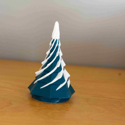 DSC_4274_DxO.jpg Twisted heptagon christmas tree with pass through snow