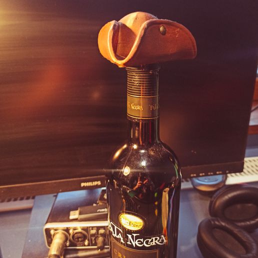 PSX_20241126_150416.jpg Wine hats