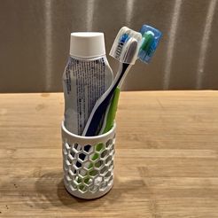 IMG_20240114_170238.jpg Toothbrush pot with hexagonal pattern