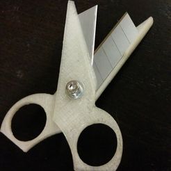 scissors-rev5.jpg Scissors using 18 mm snap-off blade