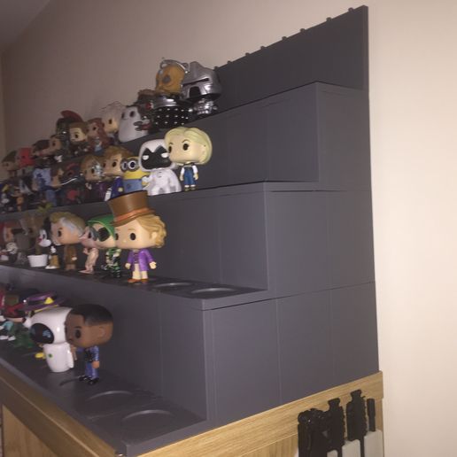 IMG_5888.JPG Les présentoirs en vinyle Funko Pop "End Caps".