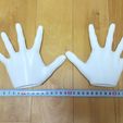 04.jpg Life-size hand