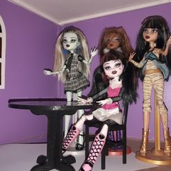 20220816_180322.jpg Fichier STL Table et chaise de poupée taille Barbie・Modèle à télécharger et à imprimer en 3D, fmfigue