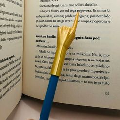 thubnail.jpg Бесплатный STL файл Непоседа, указывающий палец с карандашом, для облегчения обучения, идеальный qnique крутой подарок для детей, отслеживание страницы книги・3D-печатный дизайн для скачивания