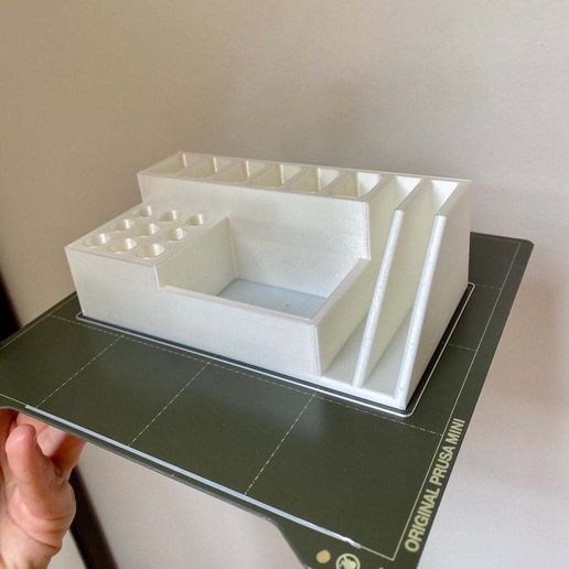 Eeq35K-UMAIVVTx.jpeg Chariot de bureau