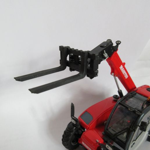 IMG_3053.jpg pallet fork 1:32