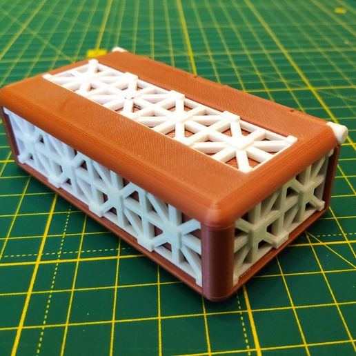 IMG_20210109_141201.jpg Шкатулка с узором в виде римской решетки