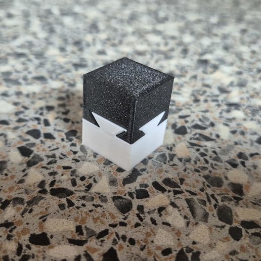 9db161f4-ec8d-48c3-b0bd-2161d0d1348a.jpg The impossible square.