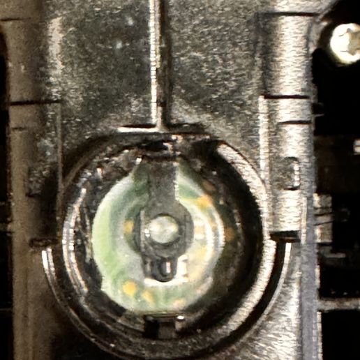 b61deb9c-327e-4c18-8455-de857118fc77.jpeg Braun Netzschalter