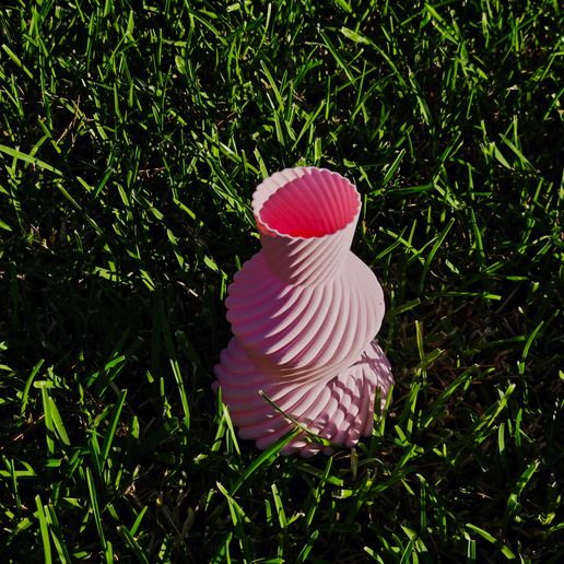 1753132995754.jpg Confeti vase