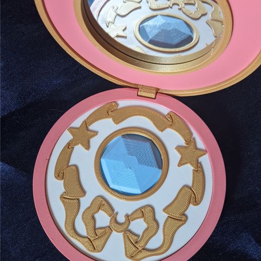 PXL_20240703_192359595.MP.jpg Sailor moon Compact