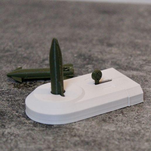 IMG_4759.jpg modelo de foguetão funcional | foguetão voador | modelo de nave espacial | foguetão com plataforma de lançamento | brinquedo | gadget