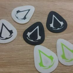IMG_20180809_144947.jpg Free 3D file Assassins Creed Guitar Pick DualExtrusion・Design to download and 3D print