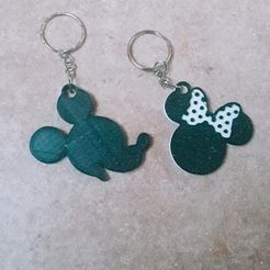 IMG_20191128_195932_240.jpg Mickey and Minnie keychain
