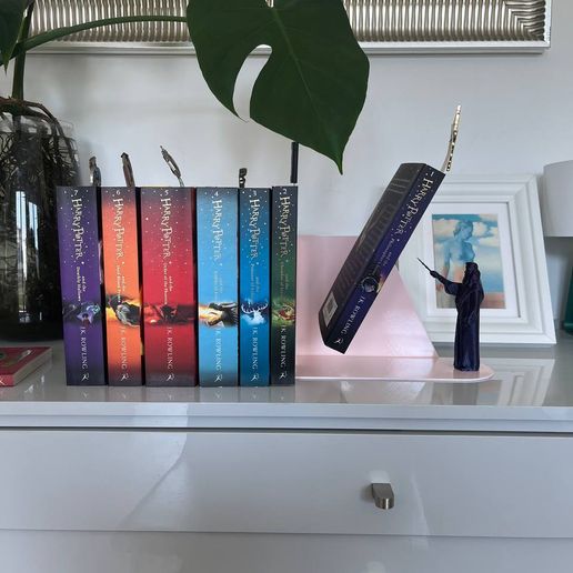 photo_2025-03-25_13-49-20-2.jpg Harry Potter - Floating Book Holder - Dumbledore