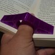 20251001_073227.jpg Приспособление для чтения одной рукой Держатель страниц книги Держатель для пальцев Держатель для книг малый