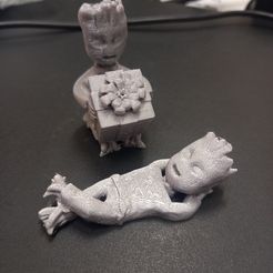 20221219_151509.jpg Free STL file Baby groot with gift・3D printer model to download