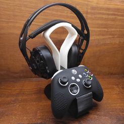 IMG_20210701_193001.jpg HEADSETS AND CONTROLLER STAND