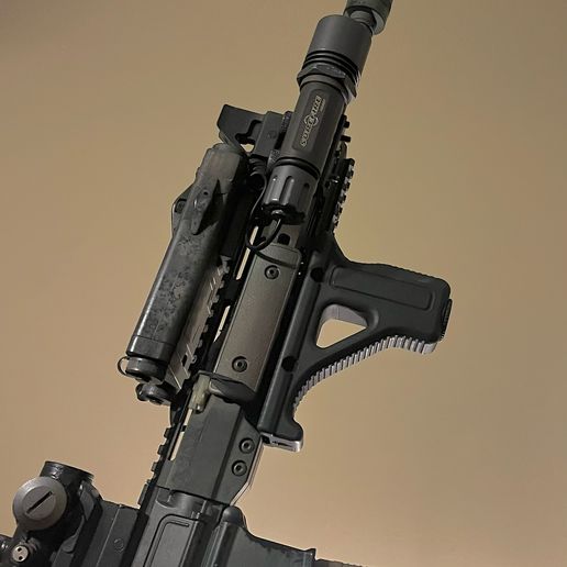 image11.jpeg "Der Claymore" AVG-Vordergriff