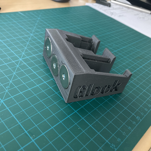GLOCK MAGNETIC MOUNT FOR STORAGE UNITS 2-PACK: Glock + Magazine and 2 ...