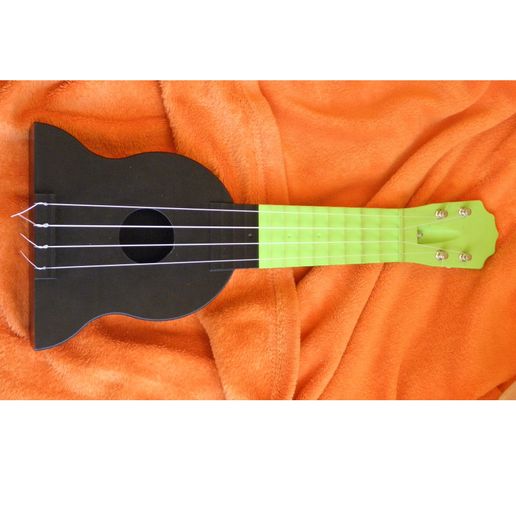 P1010113.JPG укулеле