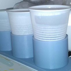 Freezer_Cup_Holder.jpg Archivo STL gratis Portavasos para el congelador・Modelo imprimible en 3D para descargar
