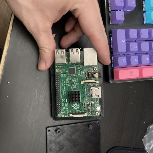 IMG_1707.jpeg Cooler Master MasterBox NR200P Suporte para Raspberry Pi