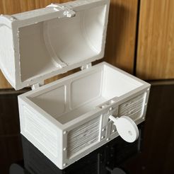 Cofre con bisagras con cerradura de trabajo y textura de madera