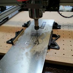 tableClampMetal.jpg Shapeoko 2 Table modulaire Vice 1"