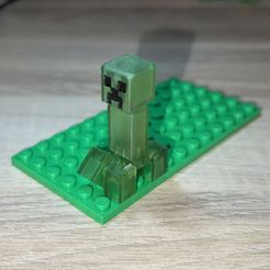 Creeper-Full-Body-on-Lego-Plate.jpg Movable Body Parts of Creeper from Minecraft - a Lego compatible model