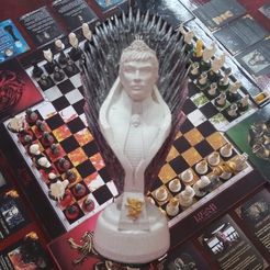 cersei-y-tablero.jpg Cersei Lannister chess piece game of thrones