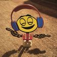 emoji-wit-headphones-3.jpg EMOJI with HEADPHONES